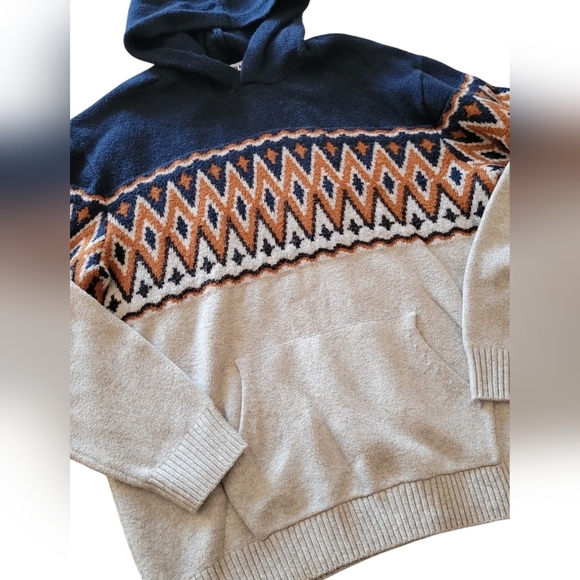 PLUSH HOODED SWEATER, Unisex - Picture 4 of 9